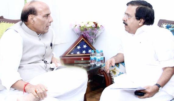 ಚೆನ್ನಿತ್ತಲ ಜೊತೆ ರಾಜ್‌ನಾಥ್ ಮಾತುಕತೆ